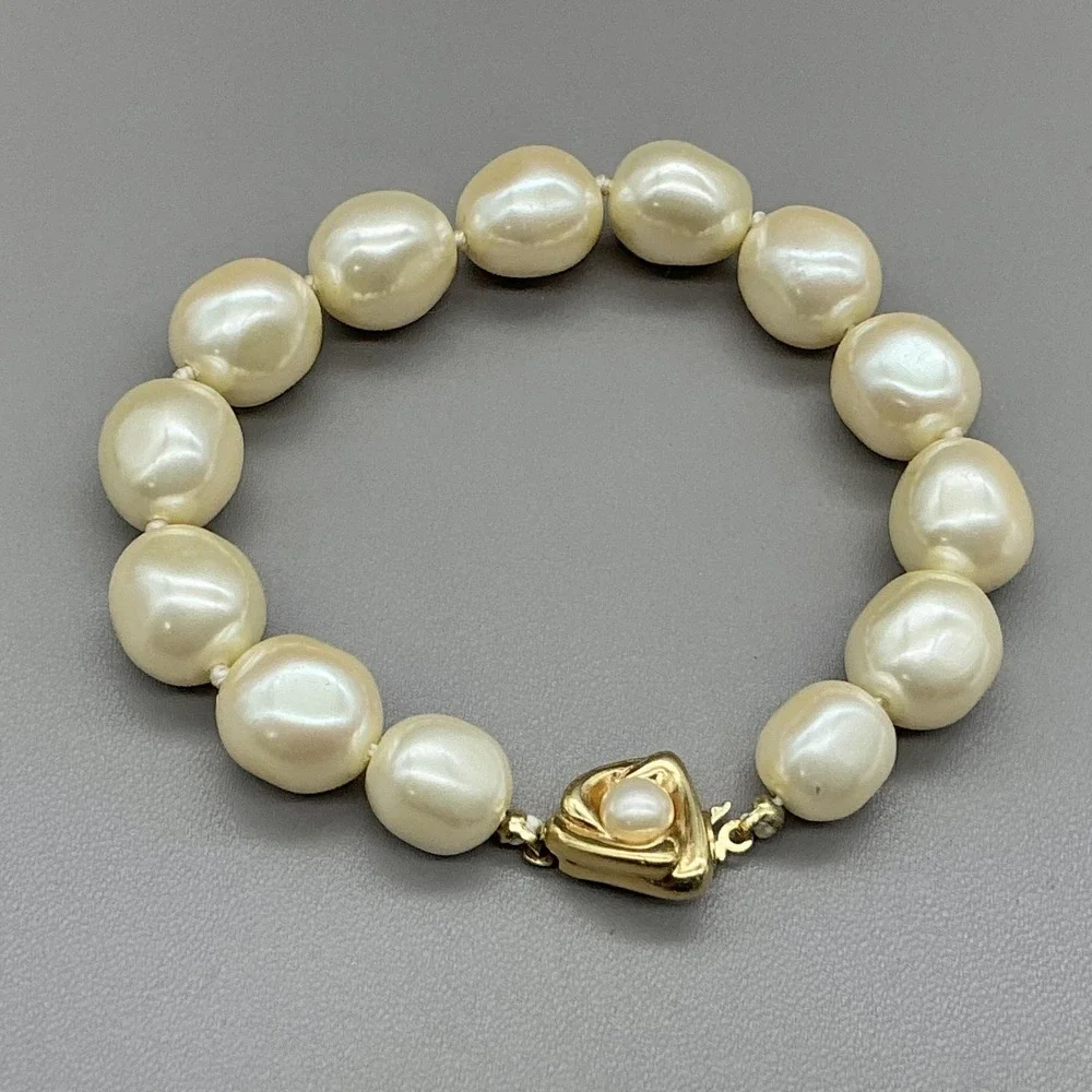 Liz Claiborne Bracelet White Cream Faux Pearl Beaded Gold Tone‎ Fashion Jewelry